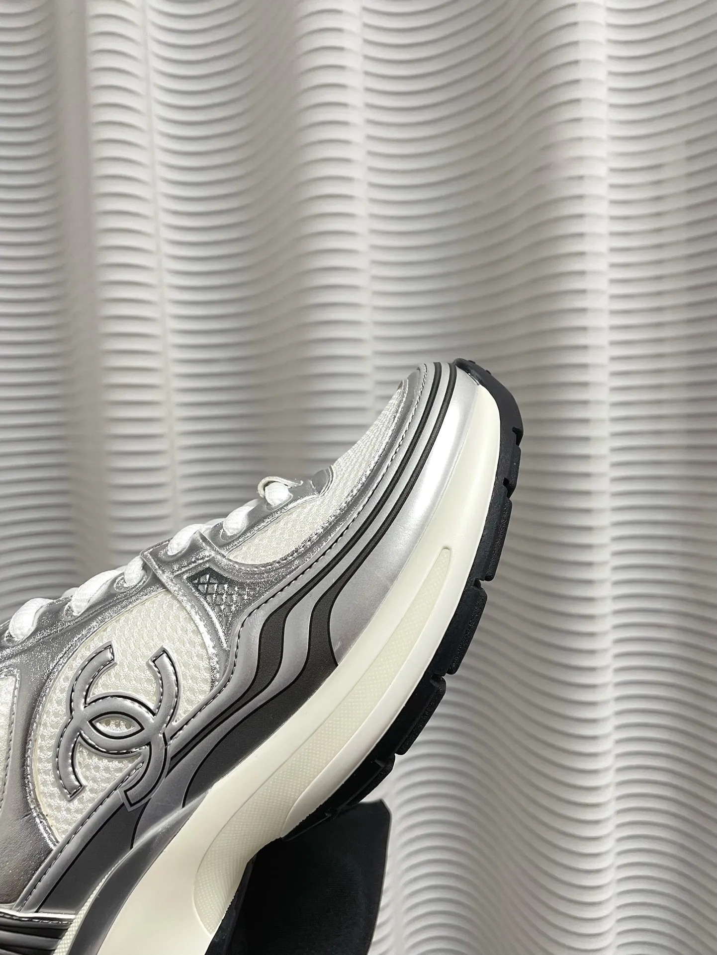 👟👟Ex-factory price 640👟👟 (Full set of packaging details, outsole perfectly combined, different from outside currency) Silver Horn King Xiaoxiang Chanel Chanel 2023 Early Spring Vacation Series The latest casual sports shoes are incomparably beautiful and easy to wear. Very light, the inside is also super soft, super comfortable, the upper is breathable design, the color is high-end and durable, versatile Upper: cowhide and cloth stitching Lining: breathable mesh, original foam combination outsole, size: 35-40